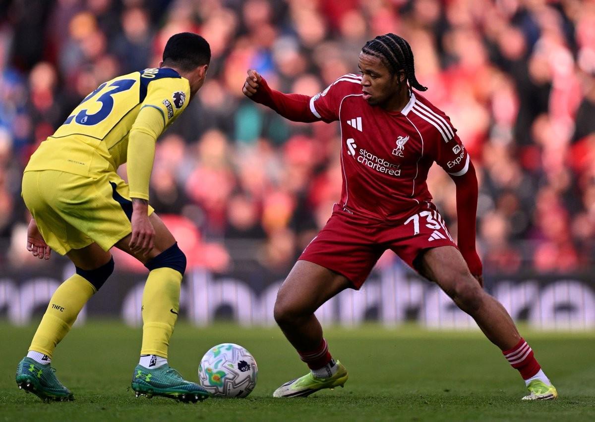 乐鱼体育入口-自有统计以来，恩古莫哈是英超单场完成7次过人最年轻的球员